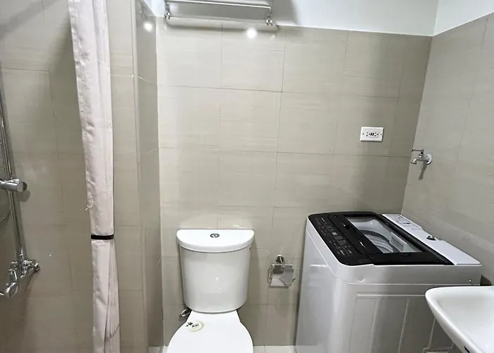 Justino's Place - Shore 2 At Mall Of Complex Aparthotel Manila